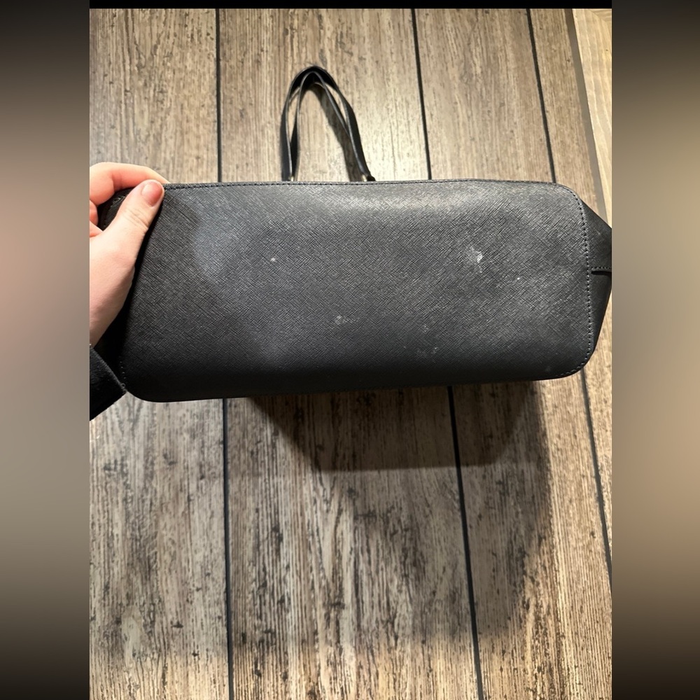 Michael Kors shoulder bag. - Picture 2 of 6